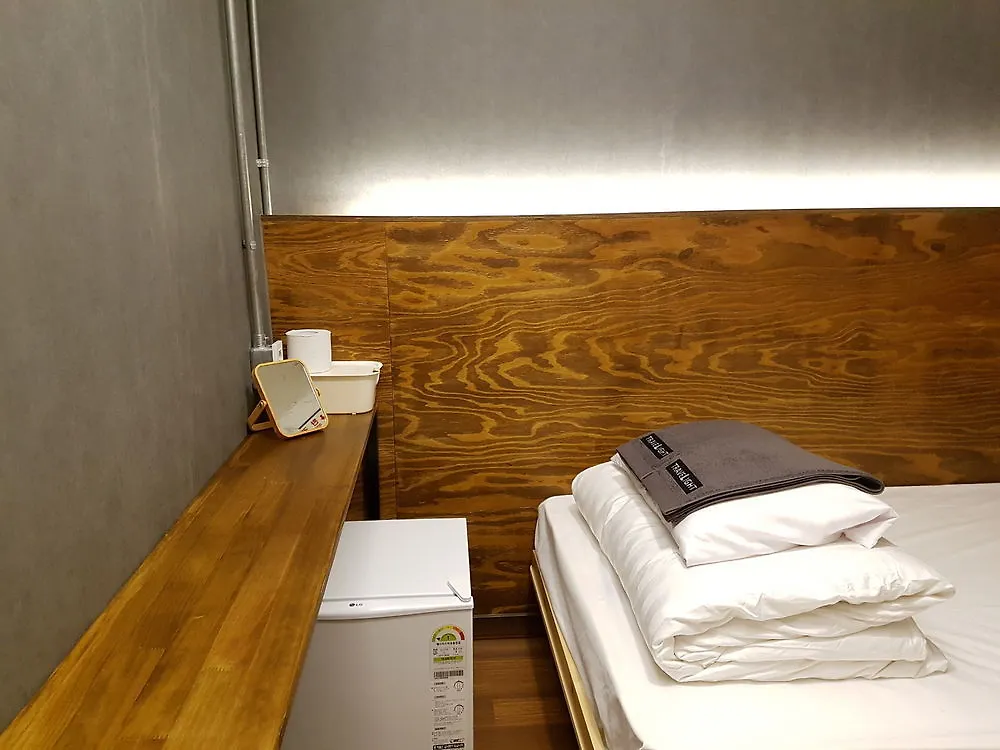 Travel Light Hostel Busan