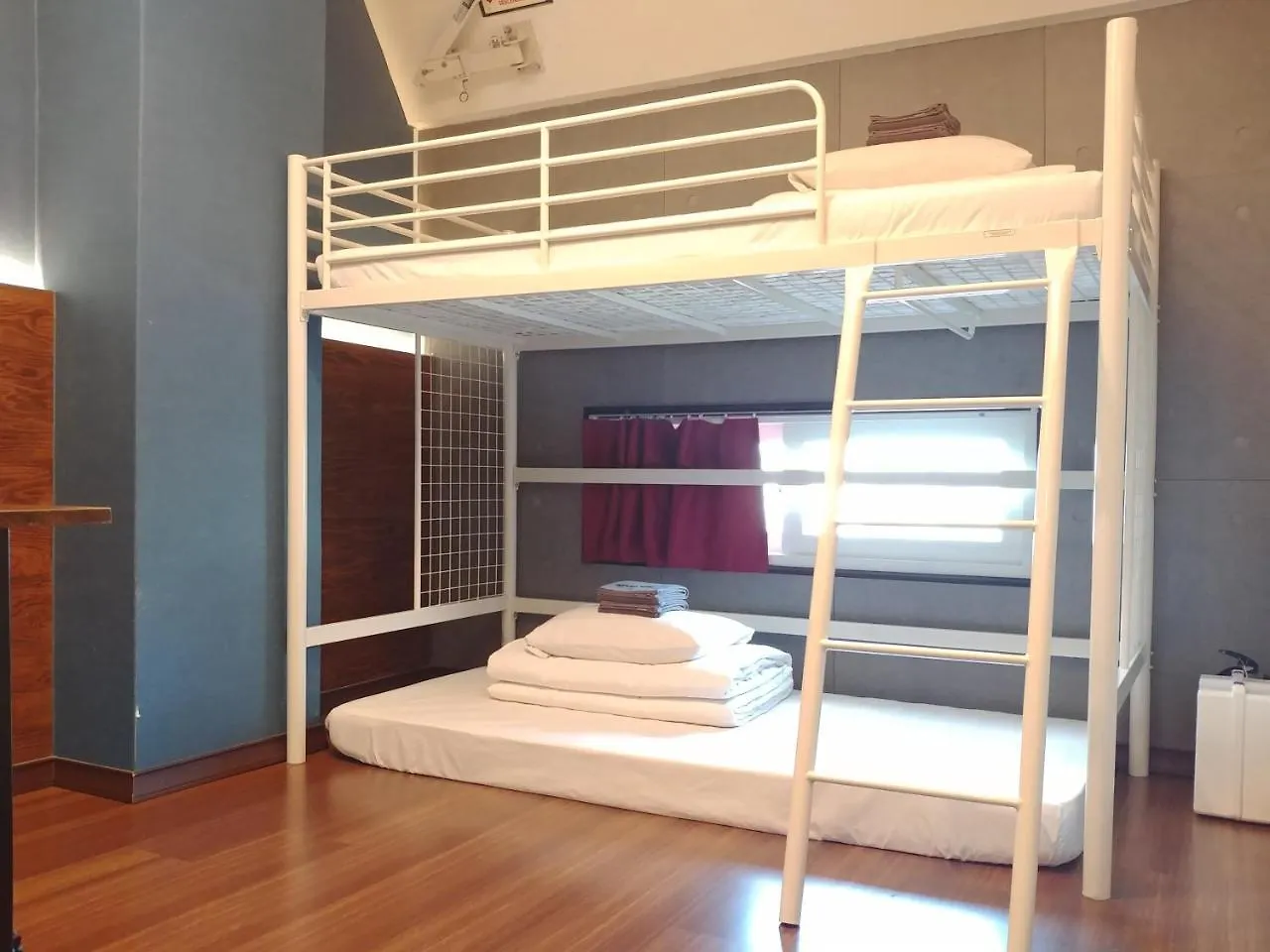 Travel Light Hostel Busan